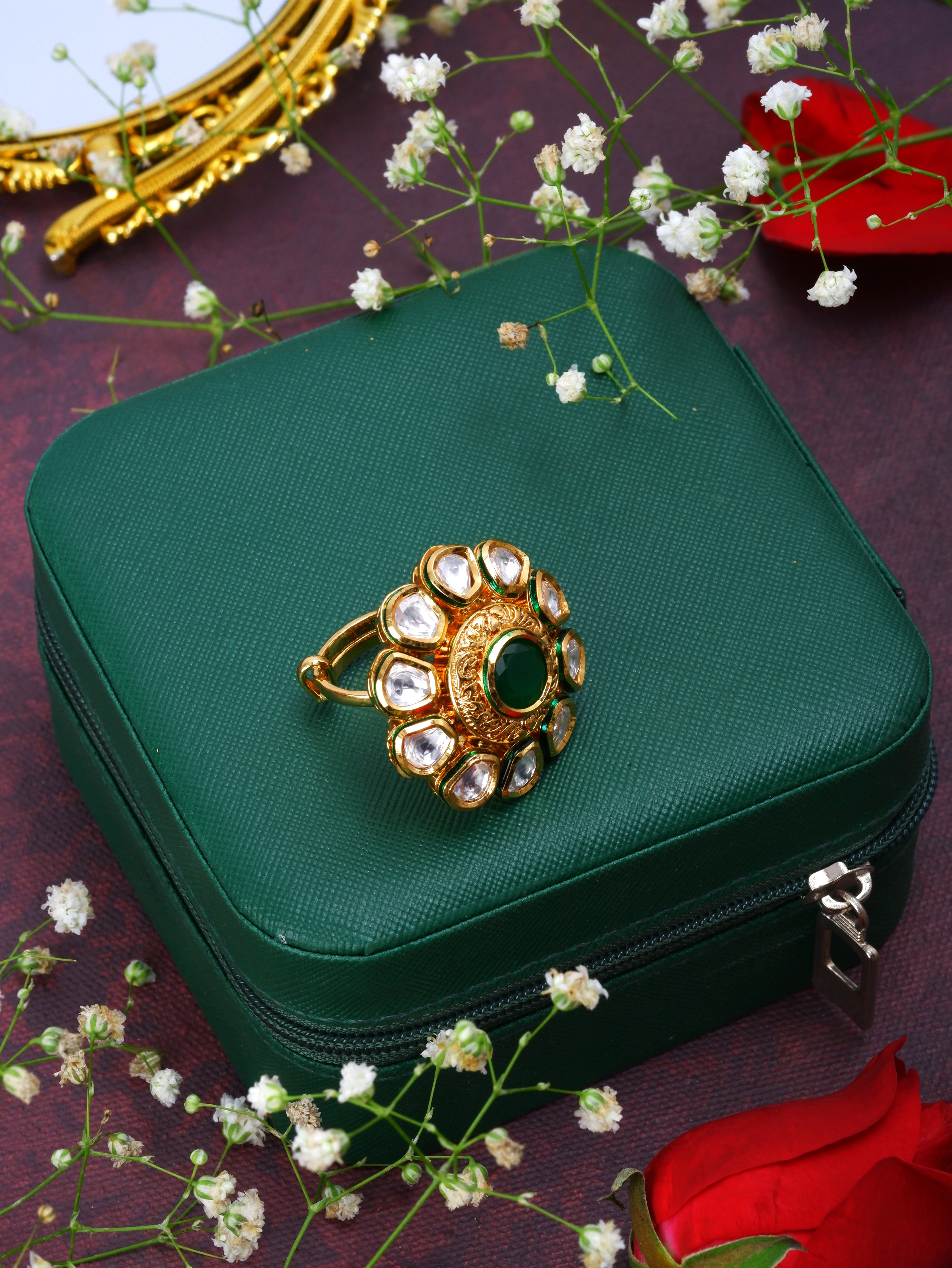 Emerald kundan ring