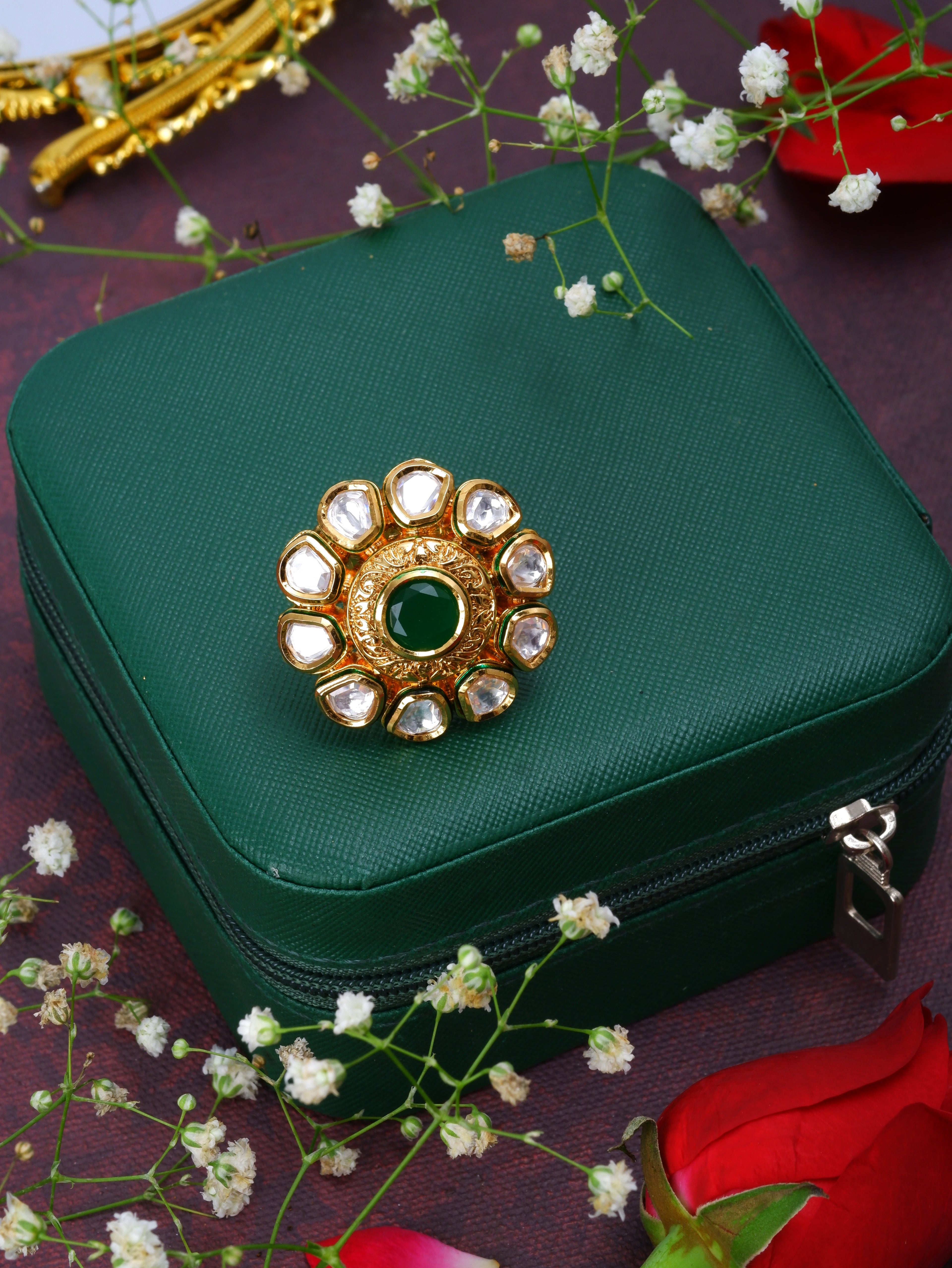 Emerald kundan ring