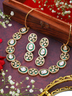 Emerald moissanite choker set